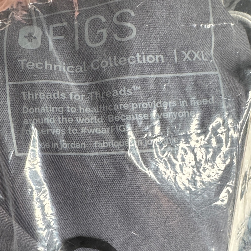 Figs Casma Three Pocket Women's Scrub Top Gray 2XL - Picture 4 of 4